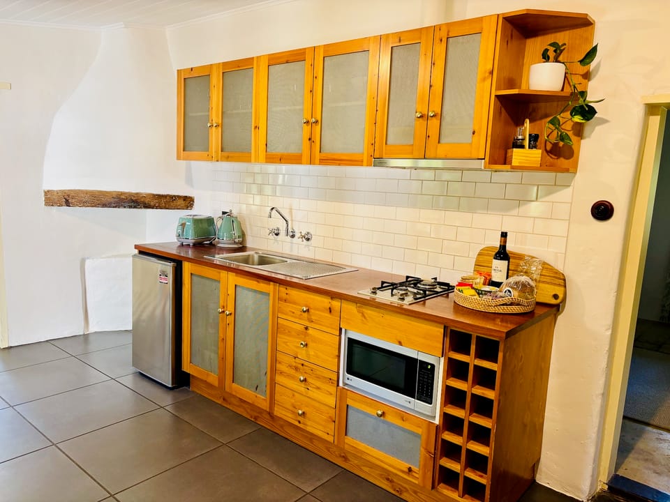 Image of the kitchen in the Flaxman cottage.