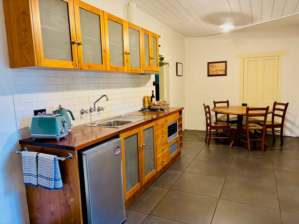 Image of the kitchen from the side in the Flaxman cottage.