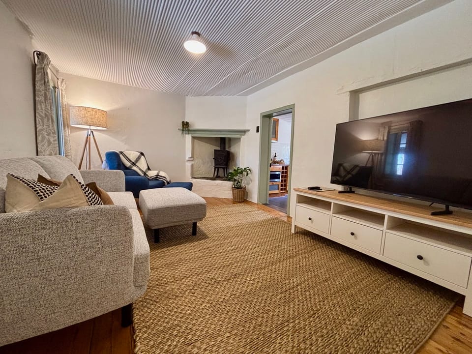 Image of the main living room in the Menge cottage.